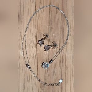 Elegant Silver Necklace and Earring Set